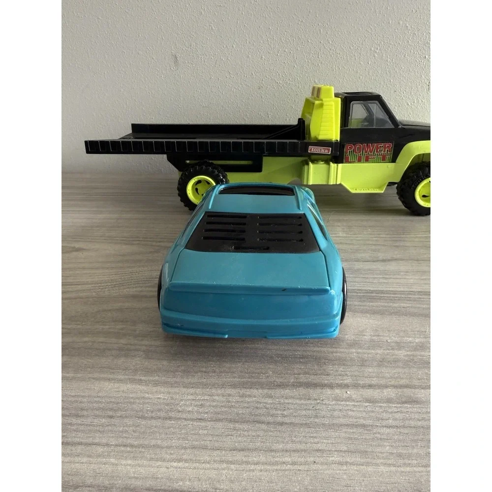 Vintage 1993 Tonka Power Lift Tow Truck with Green Tonka Car Working Big 19.5